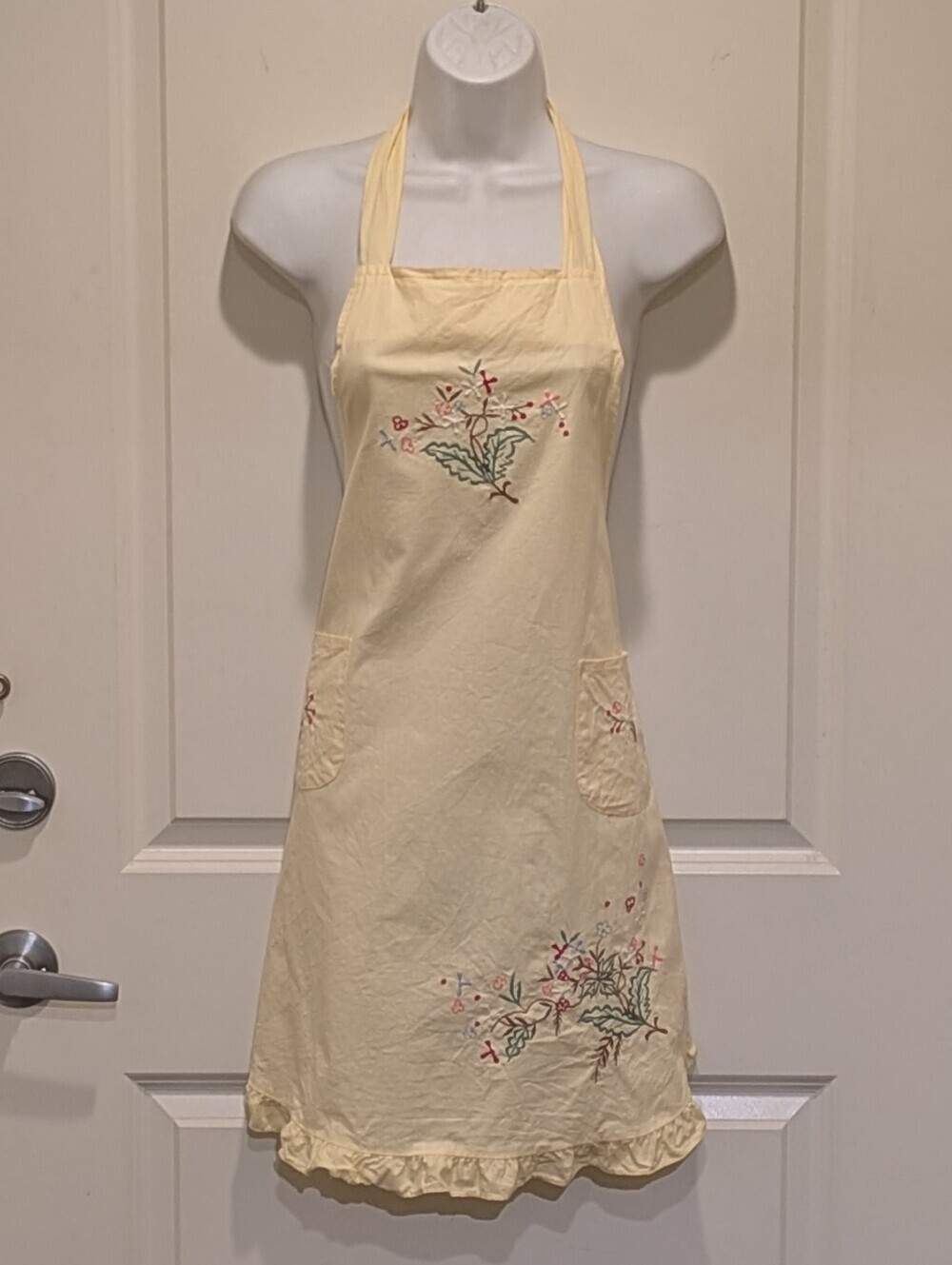 GUC Vintage Handmade Butter Yellow Kitchen Apron with Floral Embroidery - Picture 3 of 6